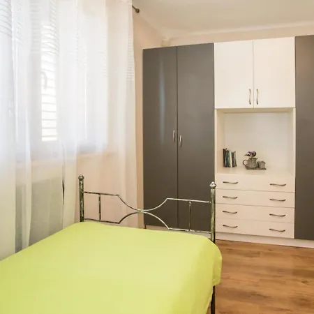 Sunny Haven With Direct Access To The Pool Lejlighed