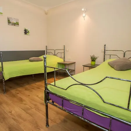 Sunny Haven With Direct Access To The Pool Lejlighed