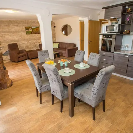 Sunny Haven With Direct Access To The Pool Lägenhet *