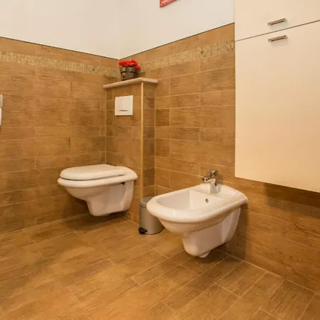 Sunny Haven With Direct Access To The Pool